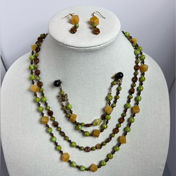 Jewelry - 🎉HP - Summer Wardrobe Wishes🎉Peas and Carrot - Stone, ceramic & glass necklace
